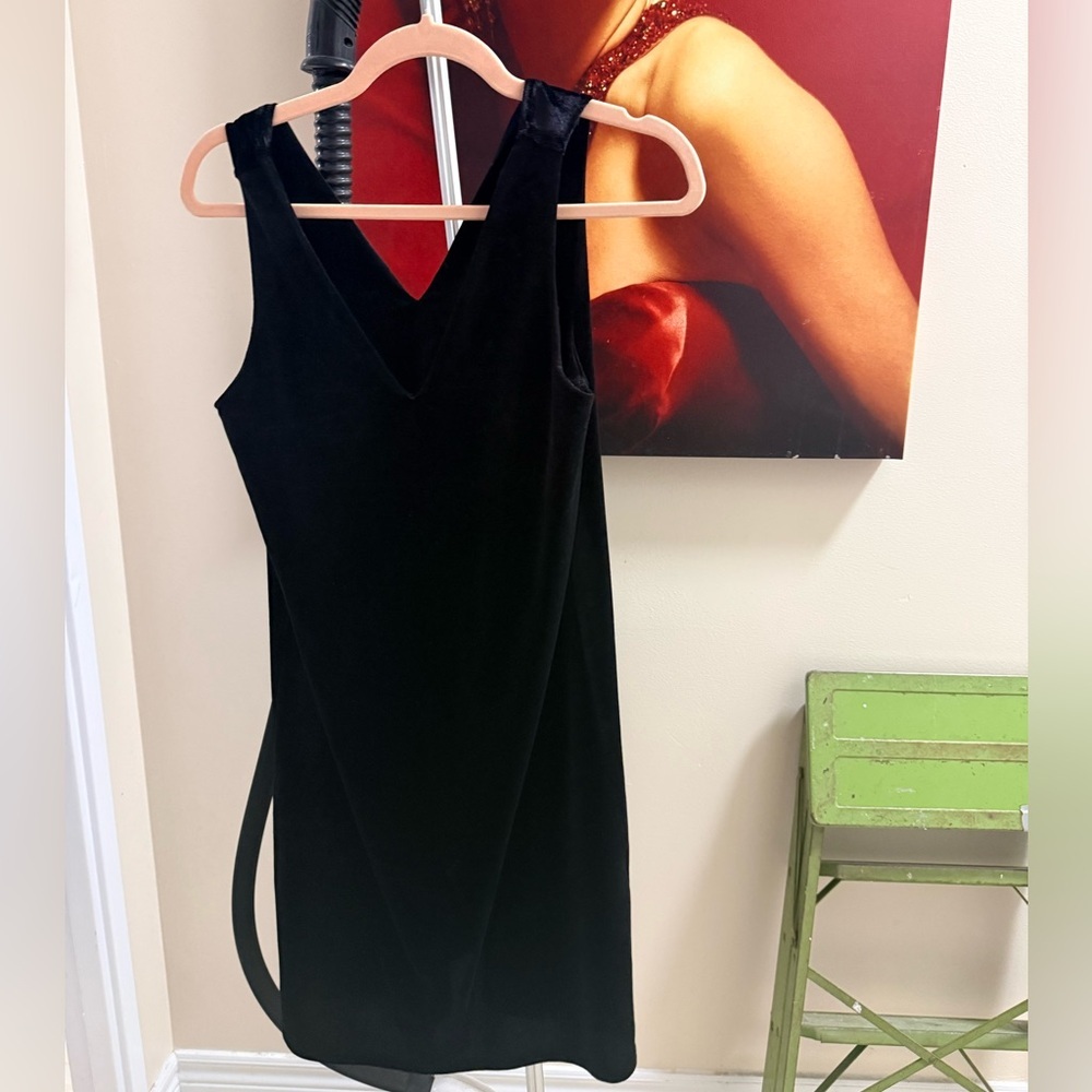 Vero Moda Sleek Black Velvet Sleeveless Dress